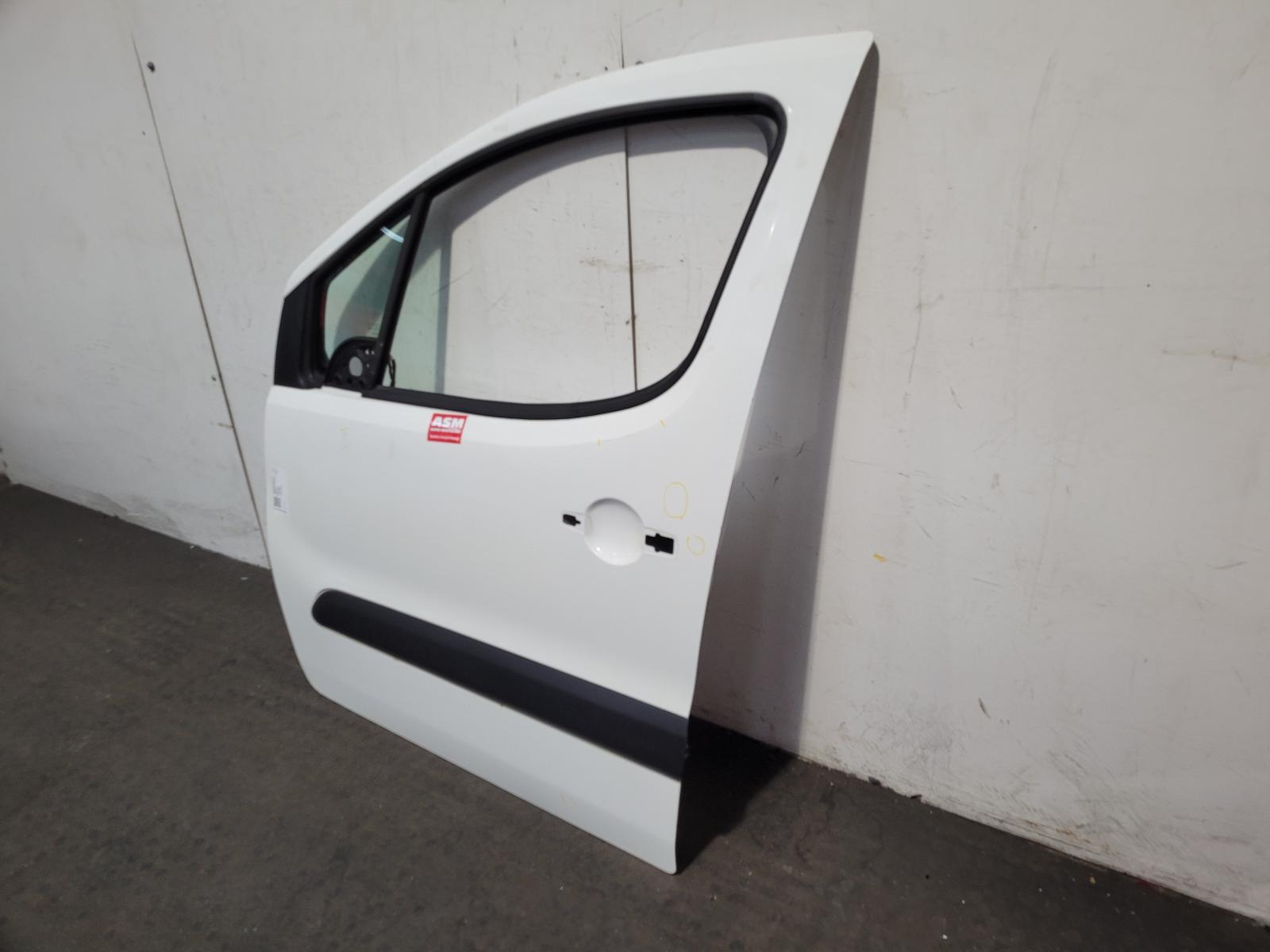 L Front Door Partner Peugeot 2014