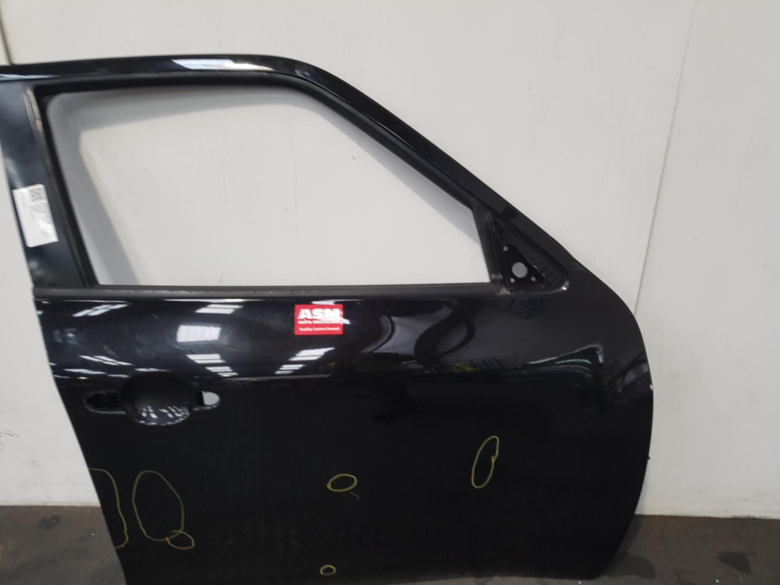 R Front Door Juke Nissan 2014