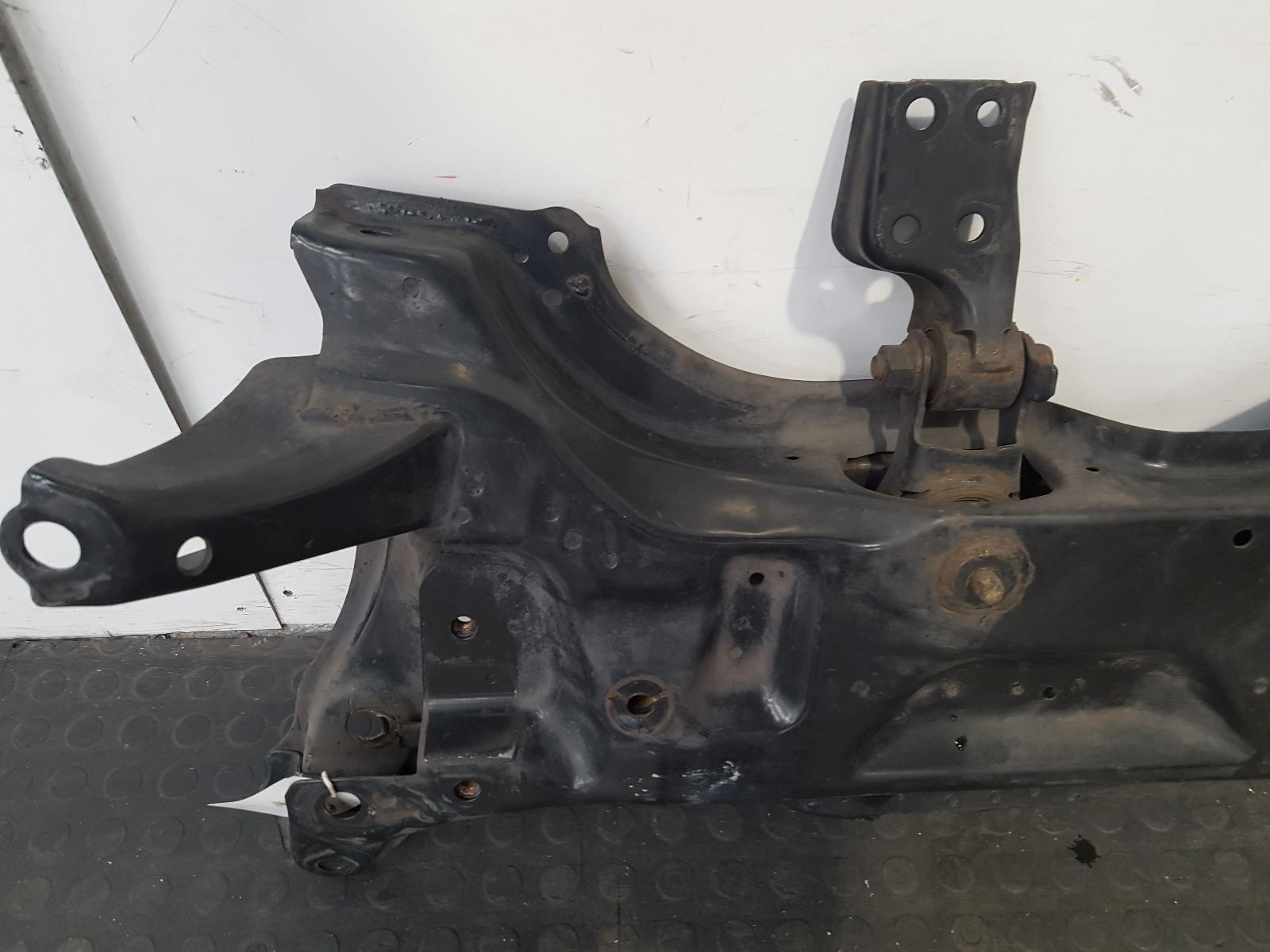 Front Subframe Yaris Toyota 2015