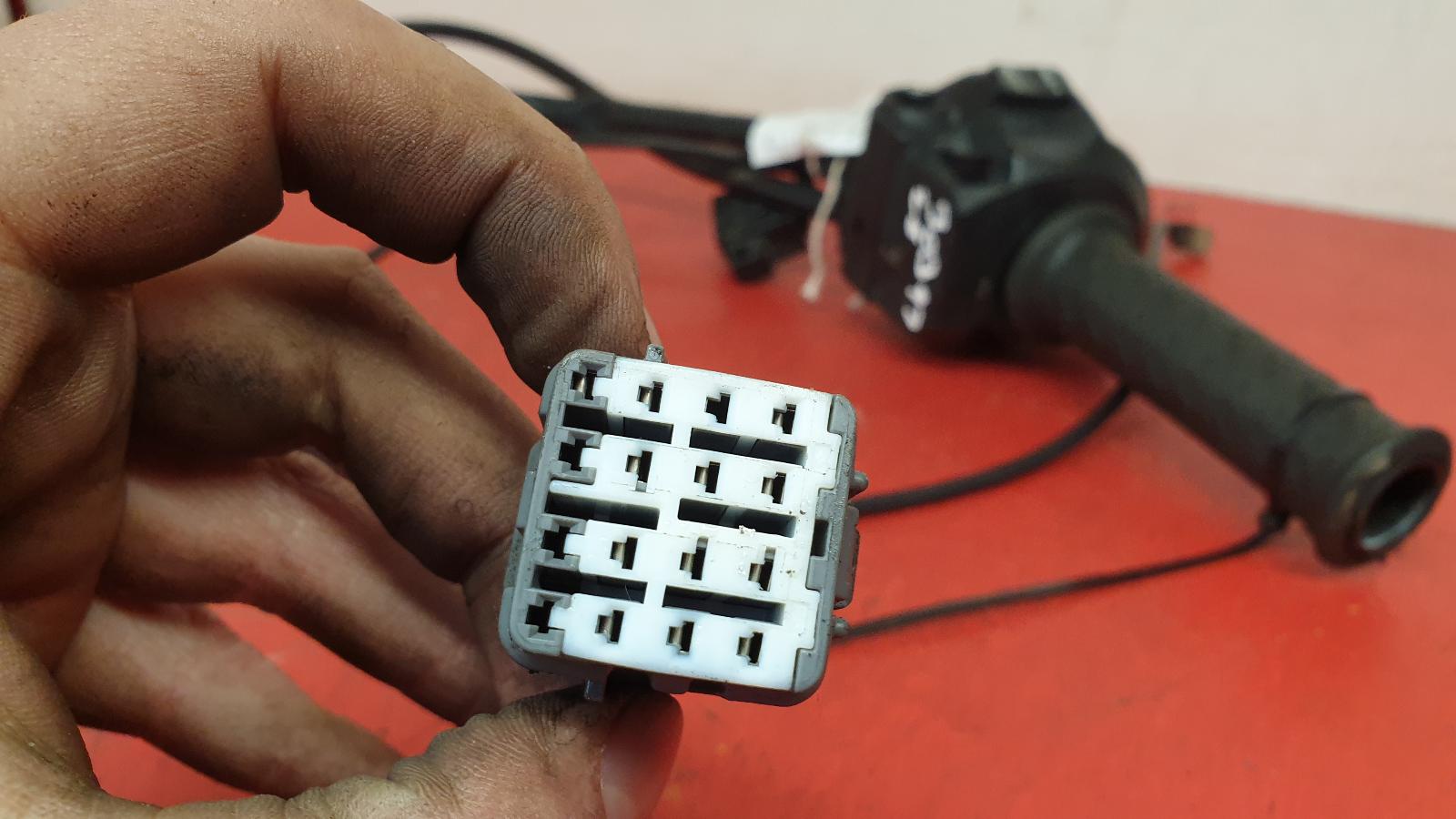 RH Switch Gear Explorer Triumph 2014