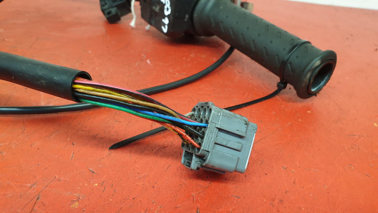 RH Switch Gear Explorer Triumph 2014