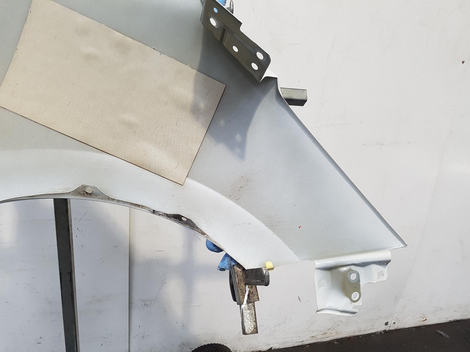 L Wing Micra Nissan 2019