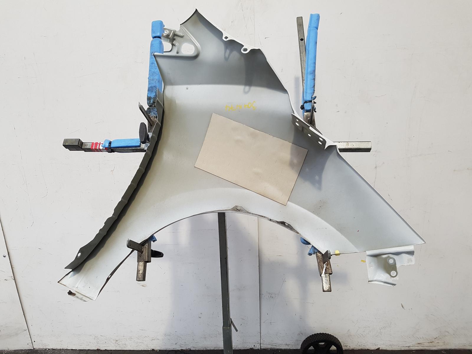 L Wing Micra Nissan 2019