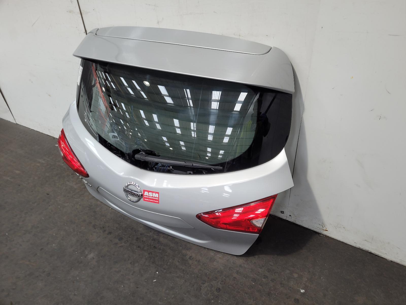 Bootlid/Tailgate Pulsar Nissan 2016