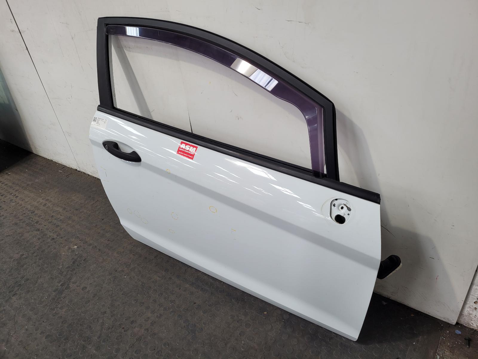 R Front Door Fiesta Ford 2010