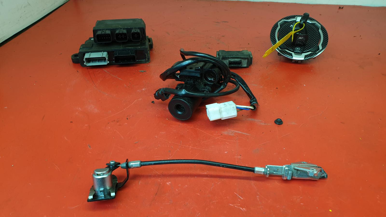View Auto part Comp.Lock Set + Keys Kawasaki Zr 900 2021