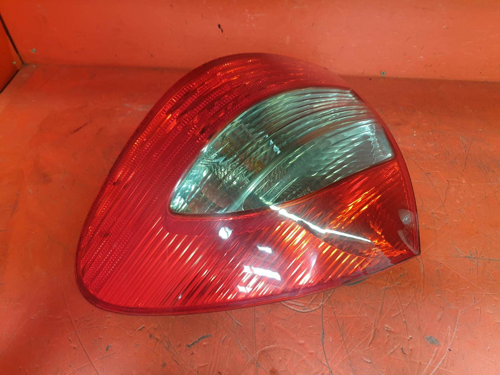 R Taillight E Class Mercedes 2009