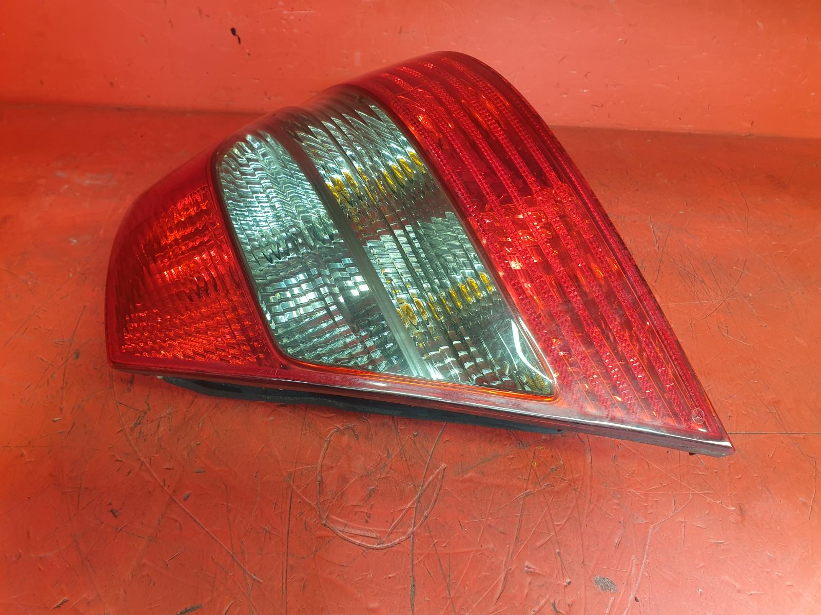 R Taillight E Class Mercedes 2009