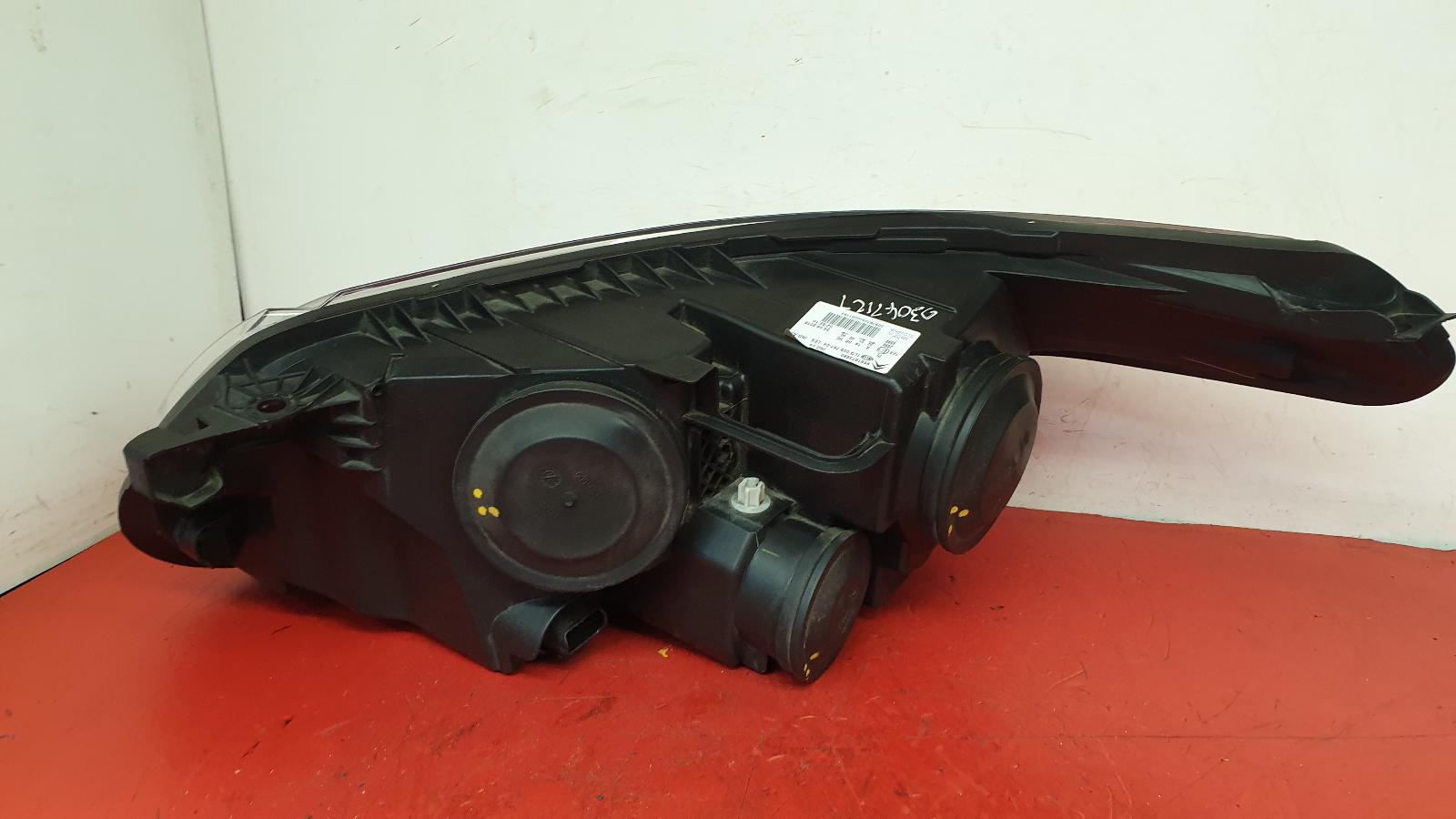 R Headlamp C3 Picasso Citroen 2015
