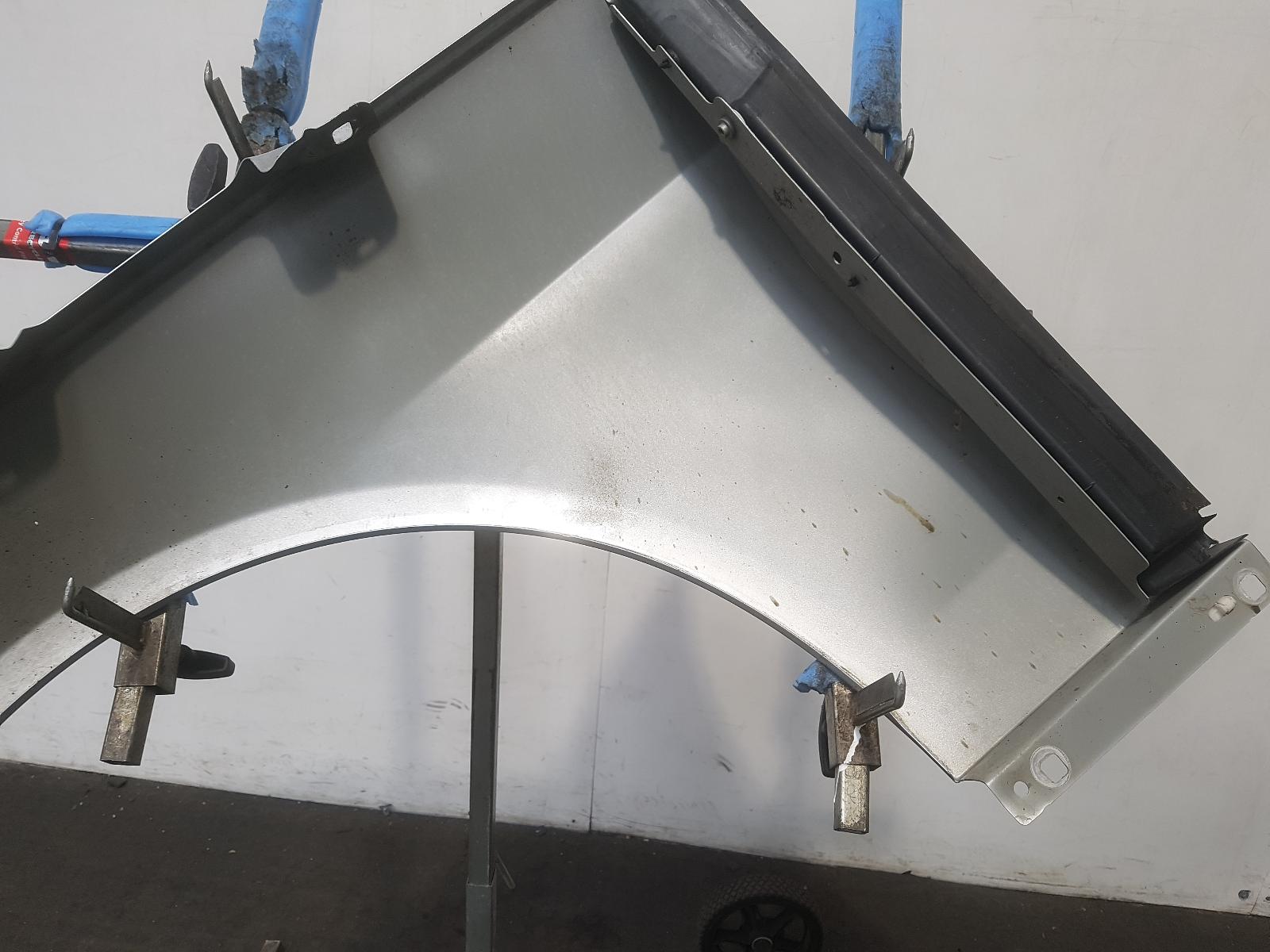 R Wing E Class Mercedes 2015