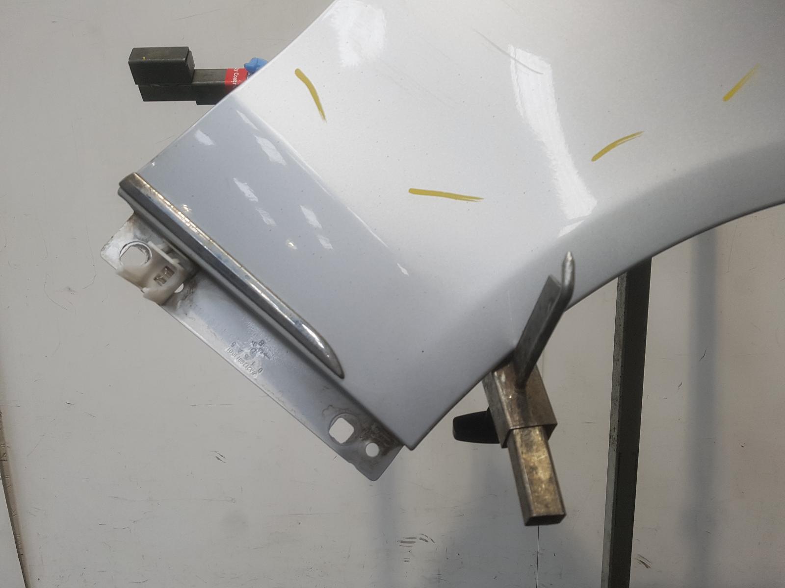 R Wing E Class Mercedes 2015 