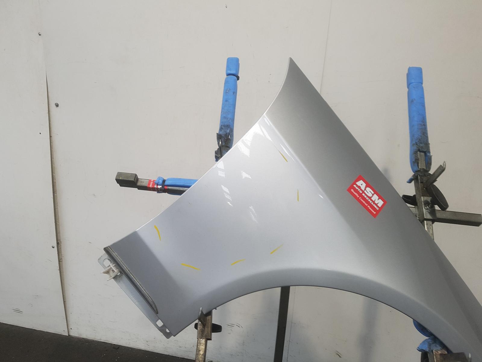 R Wing E Class Mercedes 2015