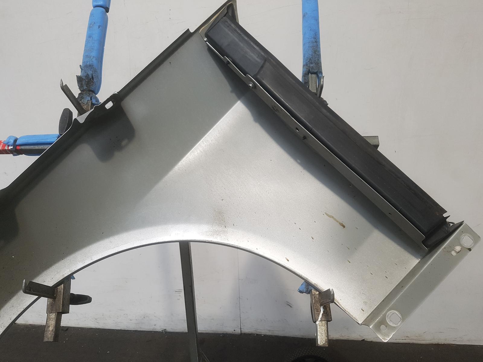 R Wing E Class Mercedes 2015