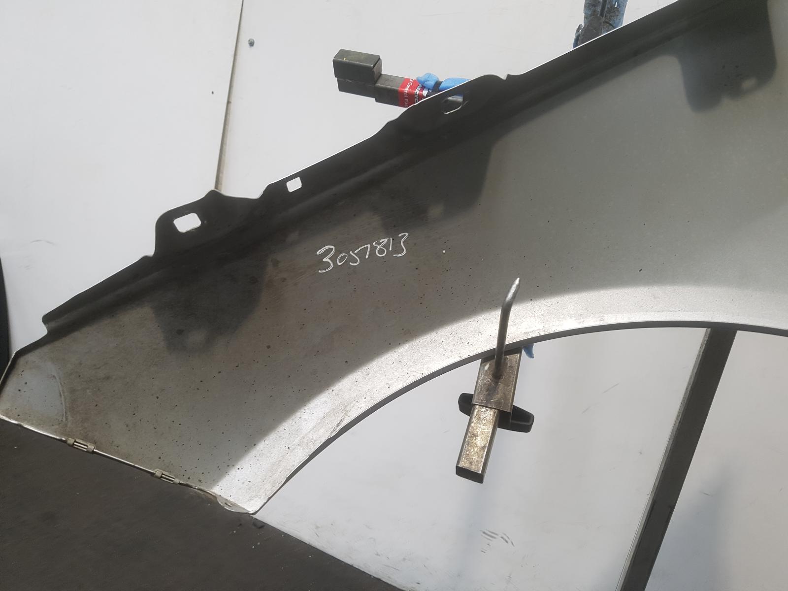 R Wing E Class Mercedes 2015 