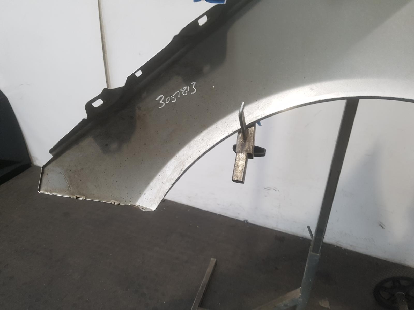 R Wing E Class Mercedes 2015