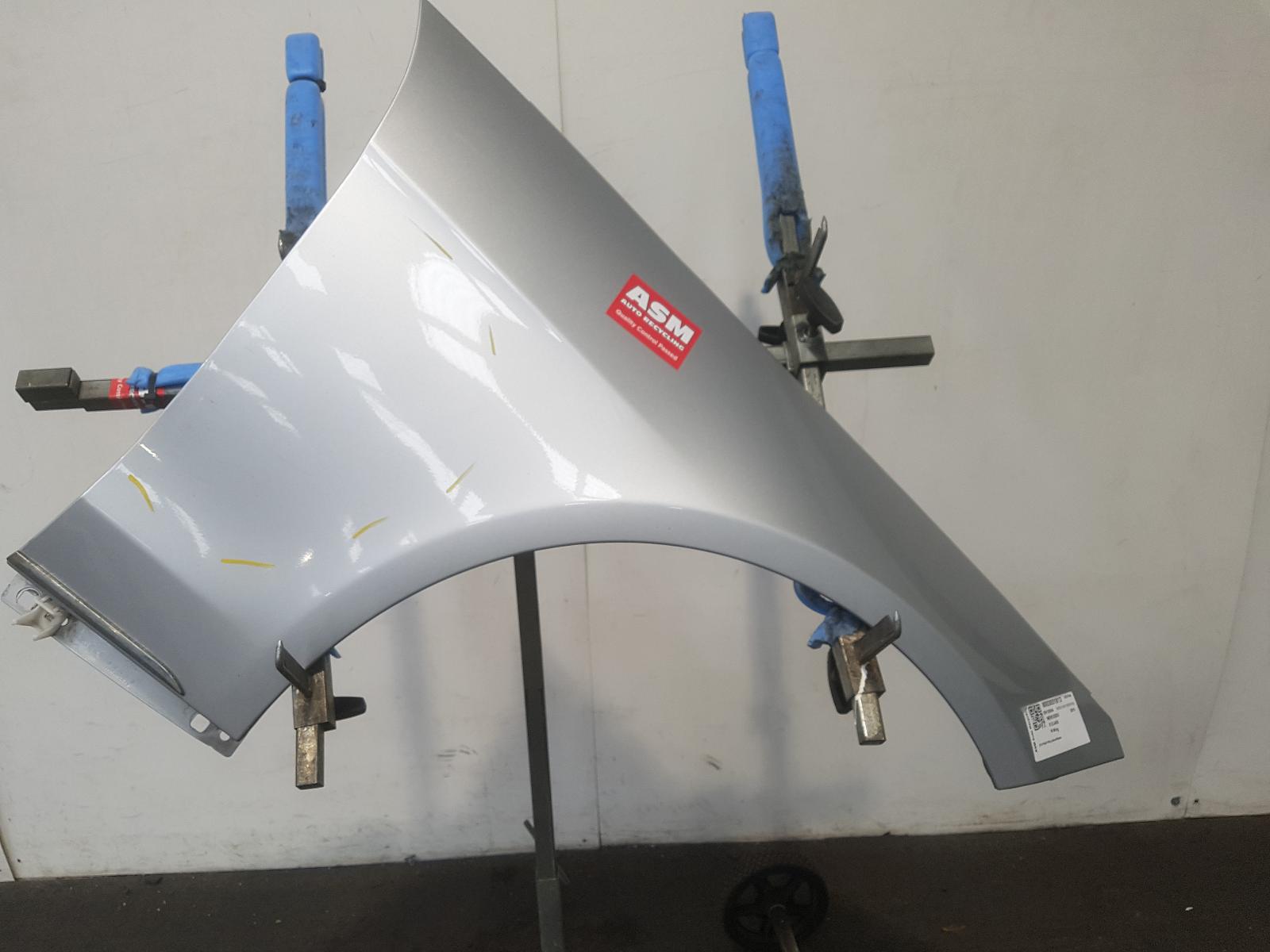 R Wing E Class Mercedes 2015 