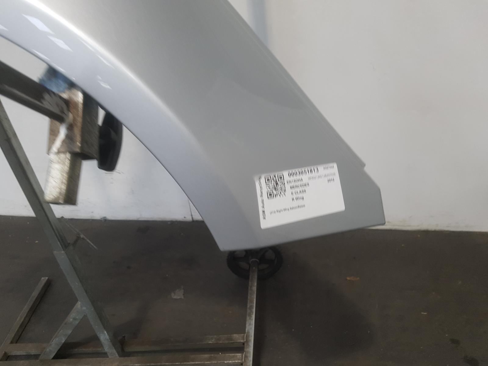 R Wing E Class Mercedes 2015