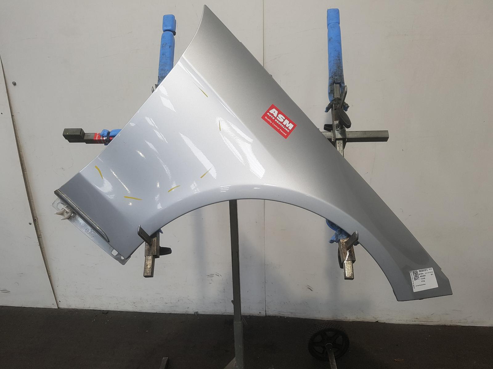 R Wing E Class Mercedes 2015 