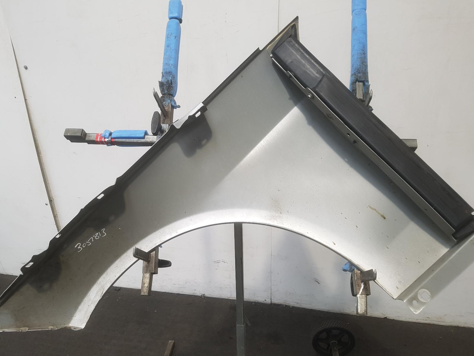 R Wing E Class Mercedes 2015 