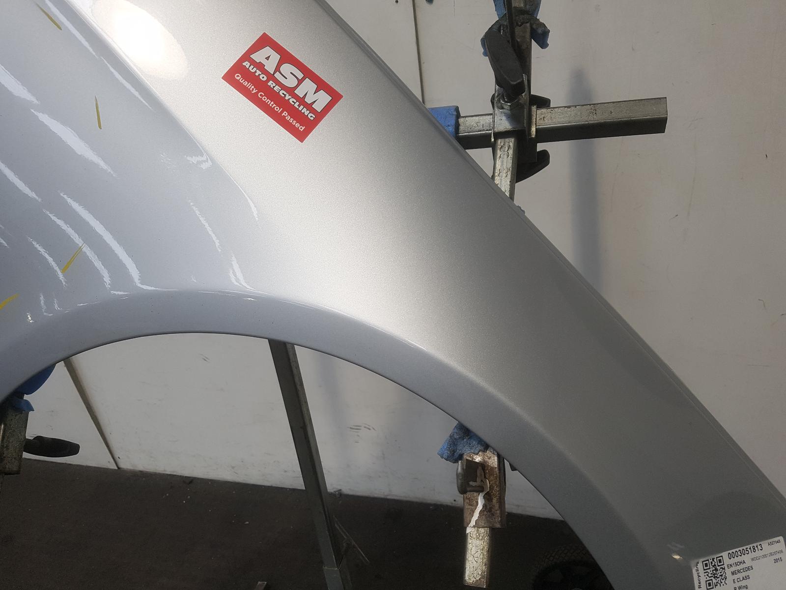 R Wing E Class Mercedes 2015 