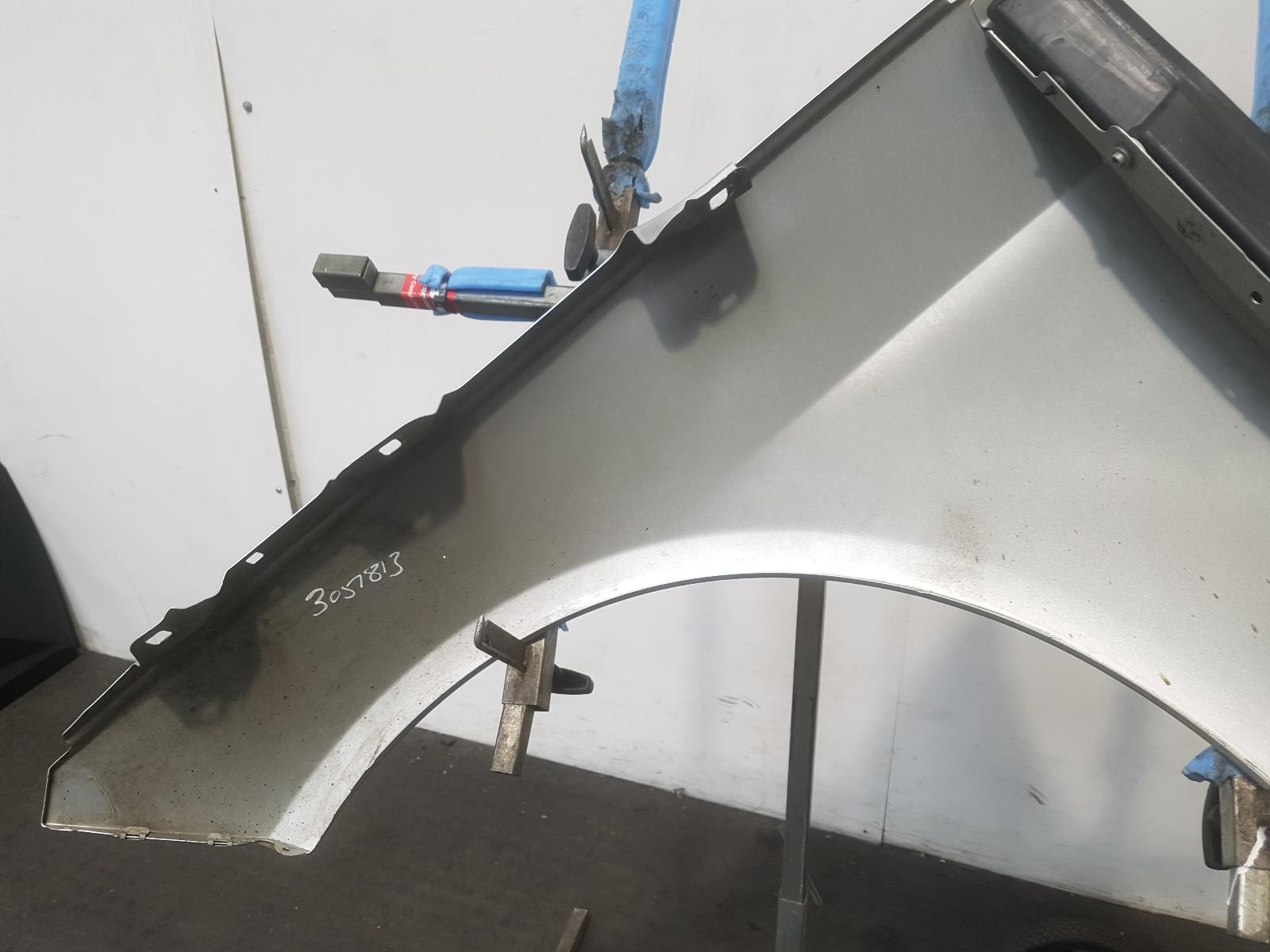 R Wing E Class Mercedes 2015