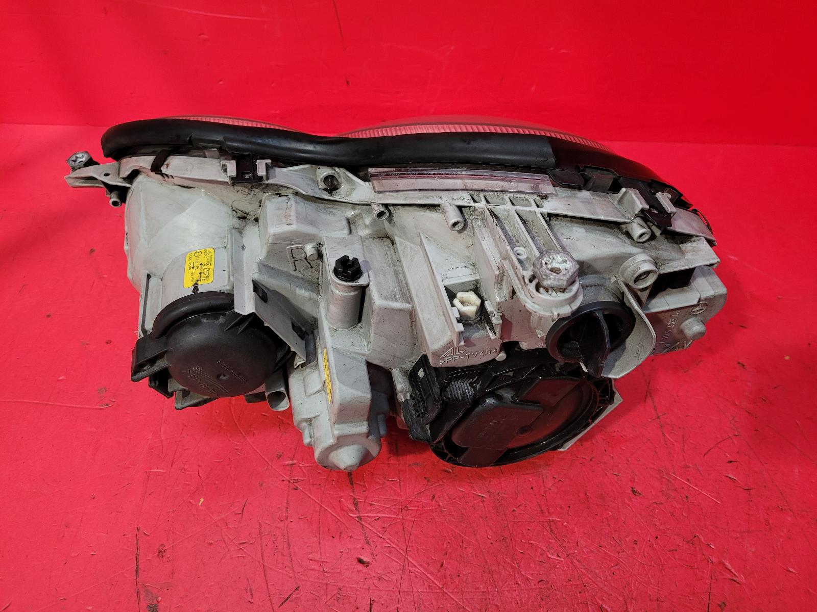 R Headlamp Sl Mercedes 2004