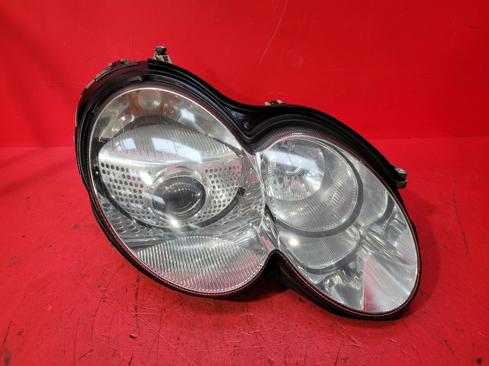 R Headlamp Sl Mercedes 2004