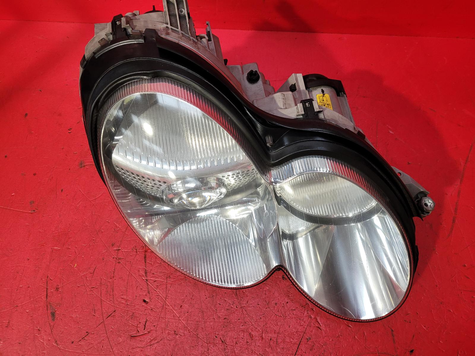 R Headlamp Sl Mercedes 2004