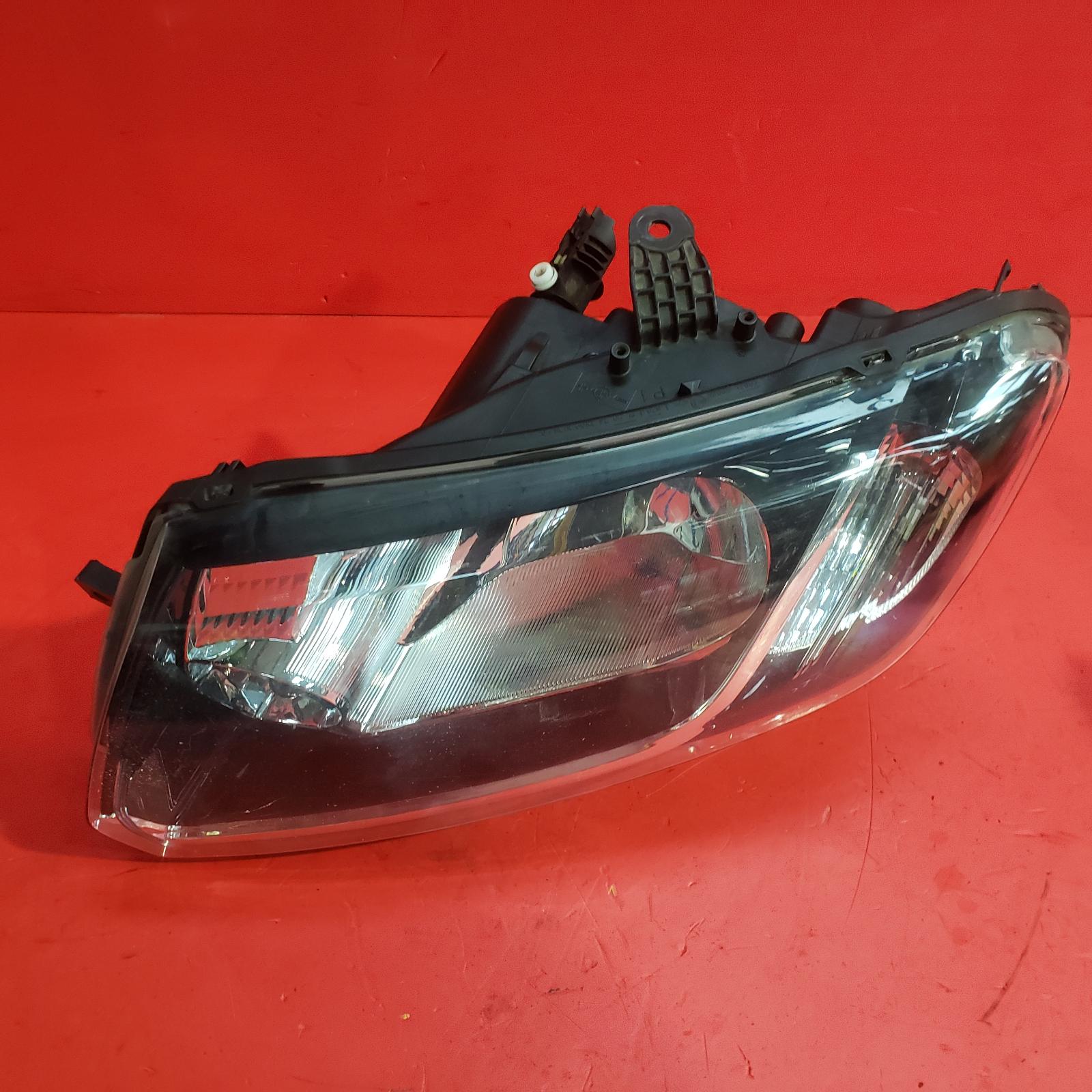 L Headlamp Sandero Dacia 2014