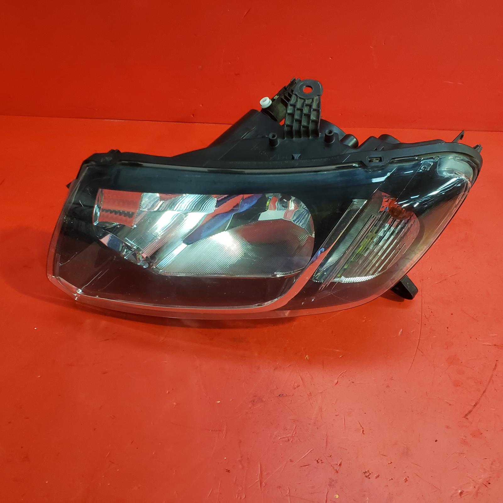 L Headlamp Sandero Dacia 2014 