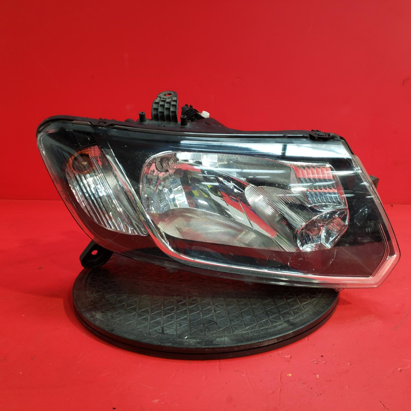 L Headlamp Sandero Dacia 2014
