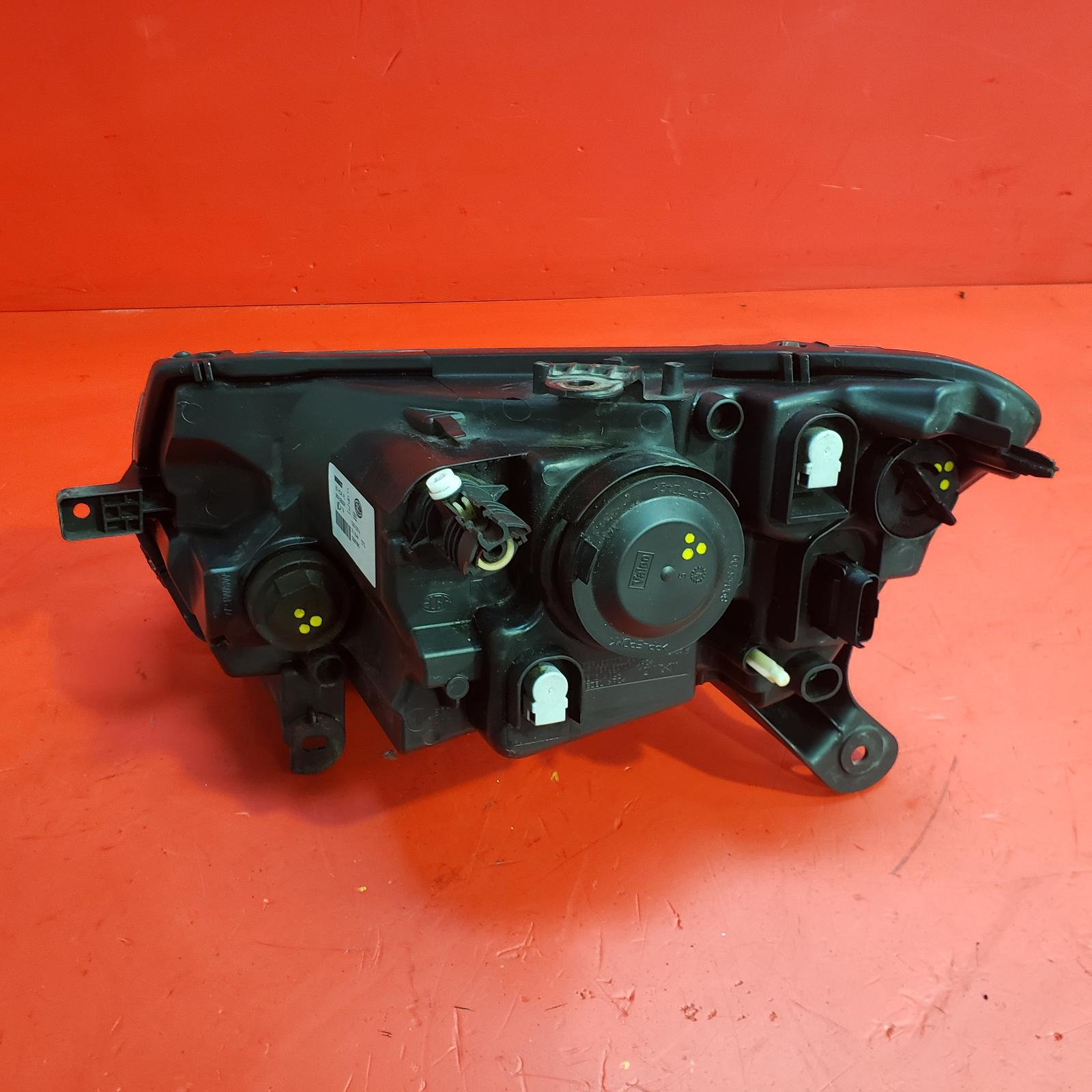 R Headlamp Sandero Dacia 2014