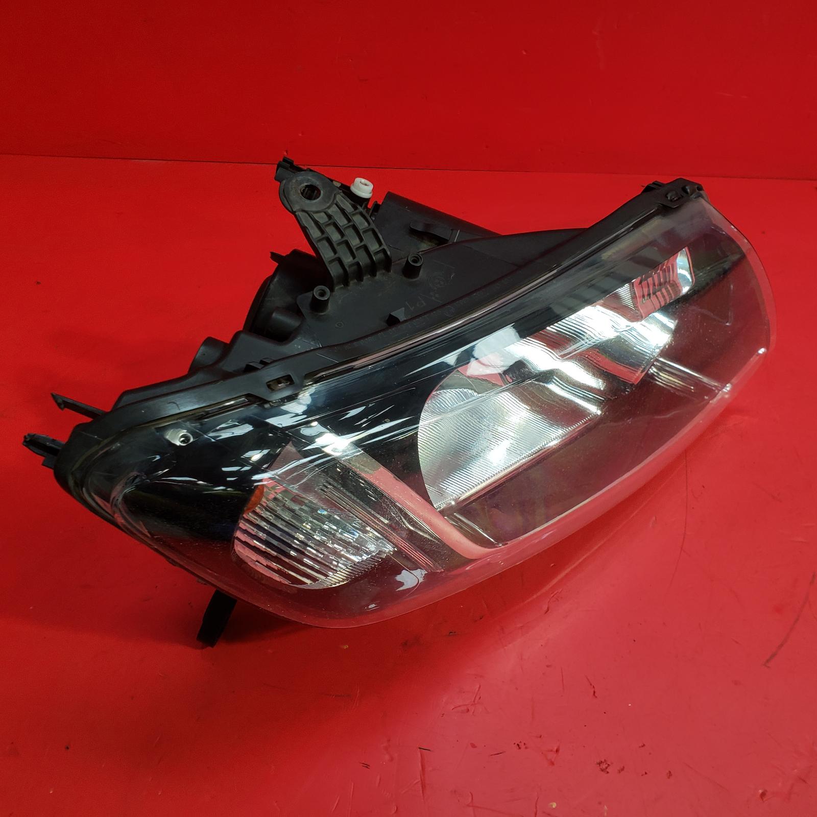 R Headlamp Sandero Dacia 2014