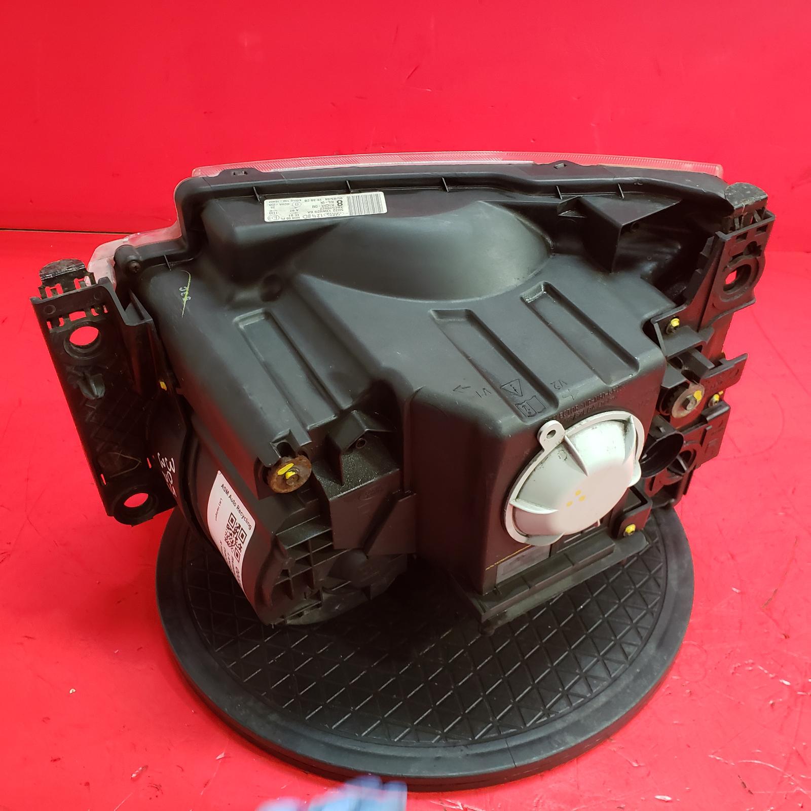R Headlamp Discovery Land Rover 2008