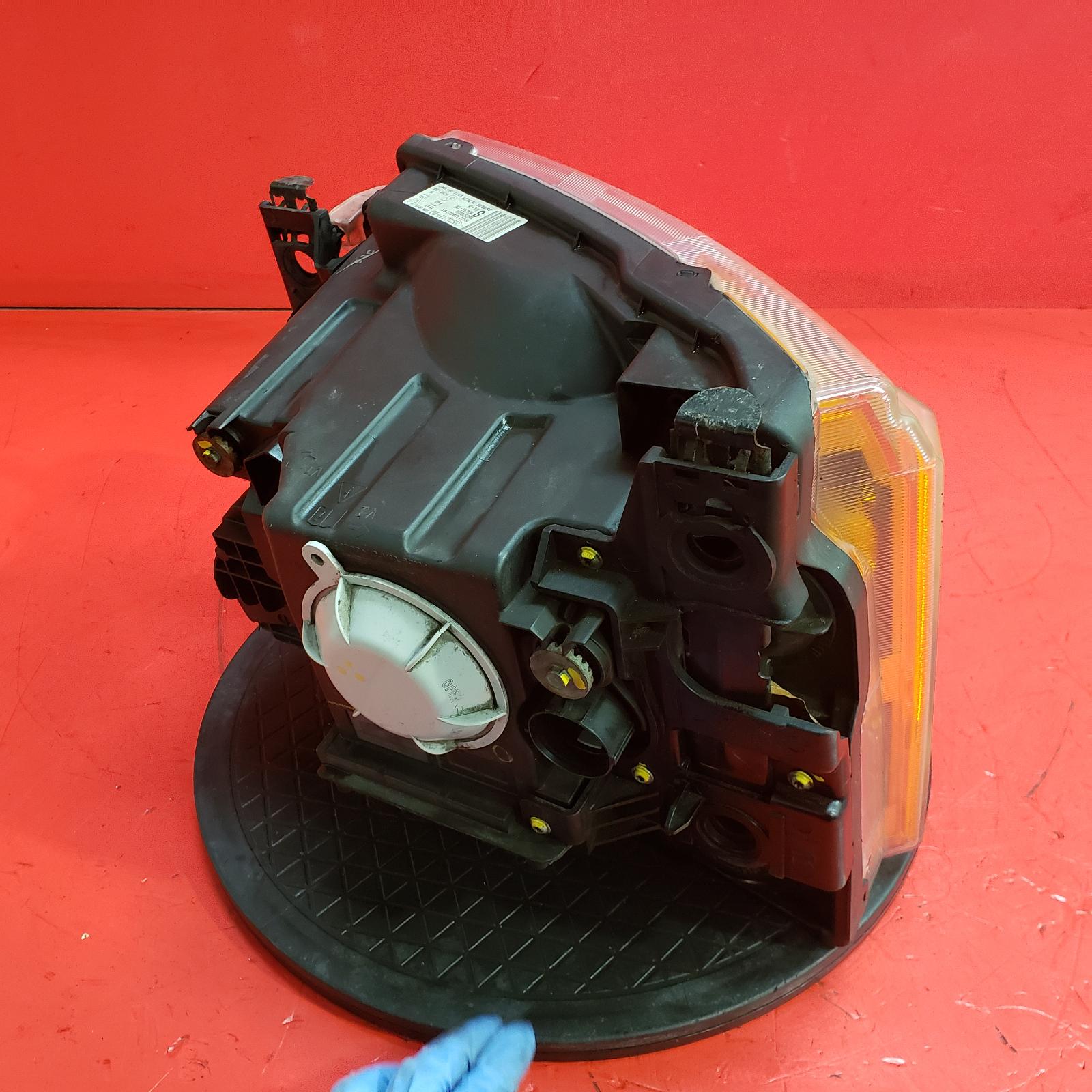 R Headlamp Discovery Land Rover 2008