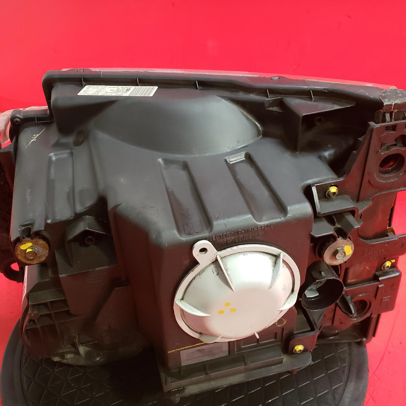 R Headlamp Discovery Land Rover 2008
