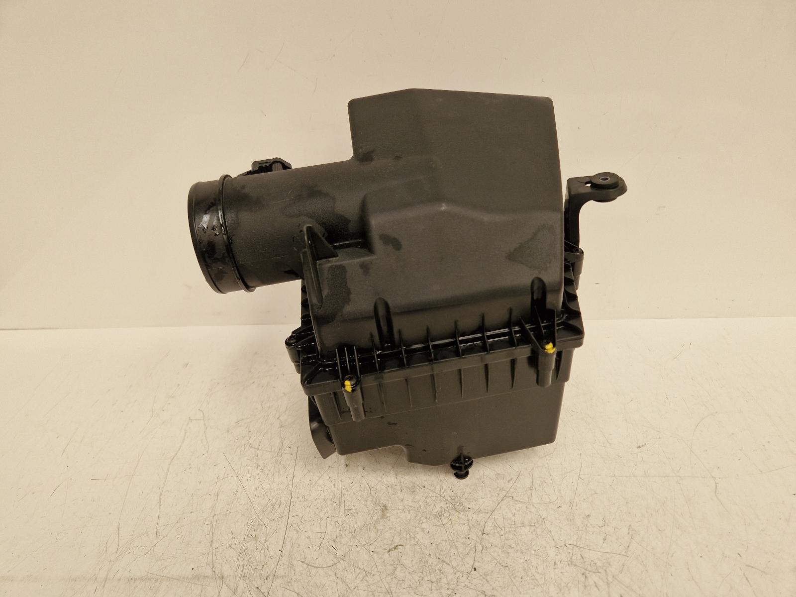 View Auto part Air Cleaner/Box Jaguar Xe 2024