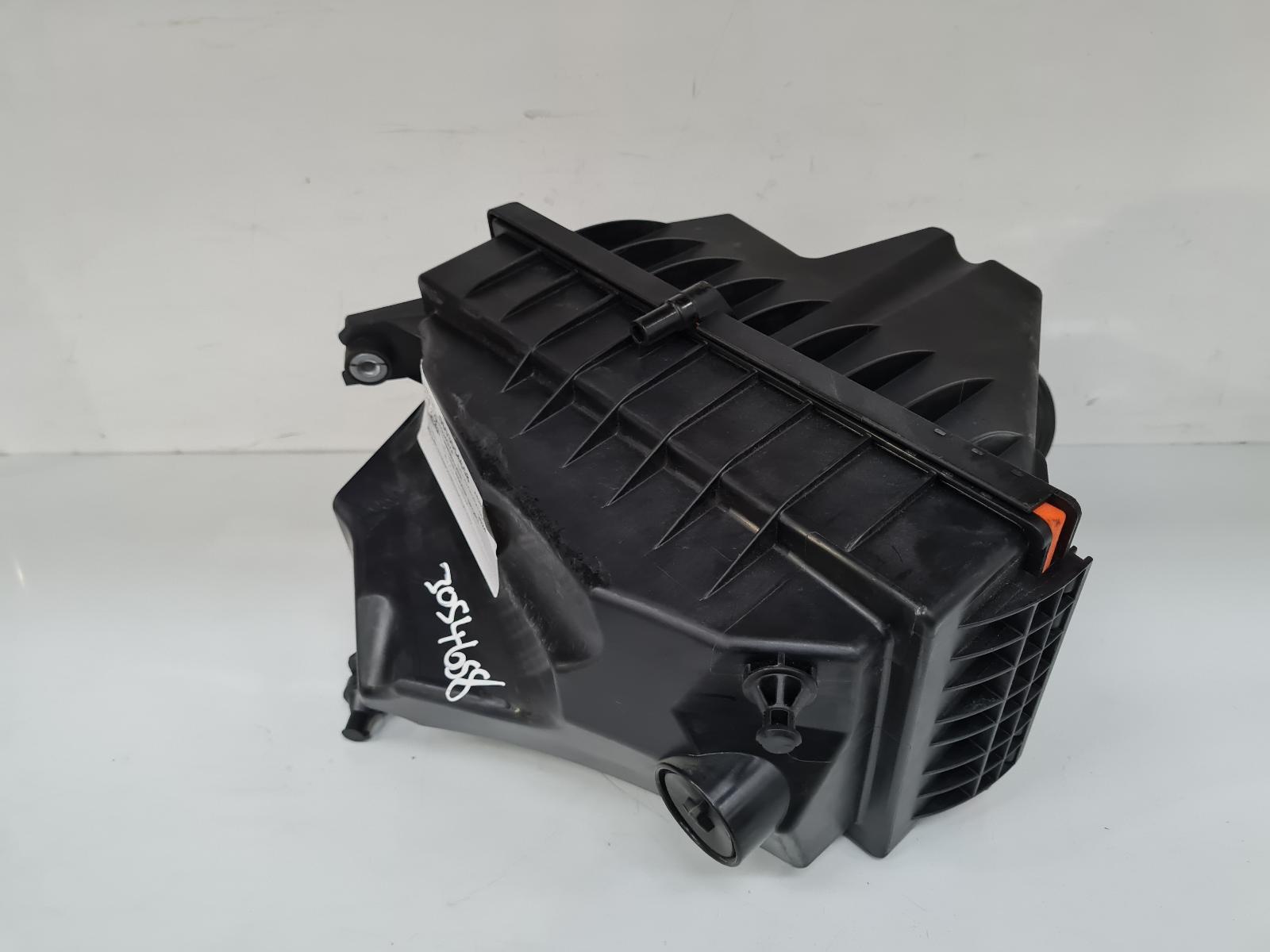 View Auto part Air Cleaner/Box Land Rover Range Rover Sport 2024