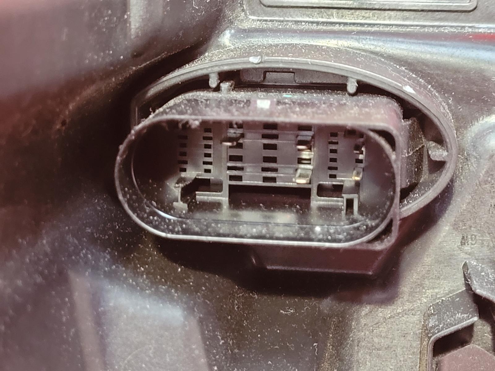 R Headlamp Octavia Skoda 2021