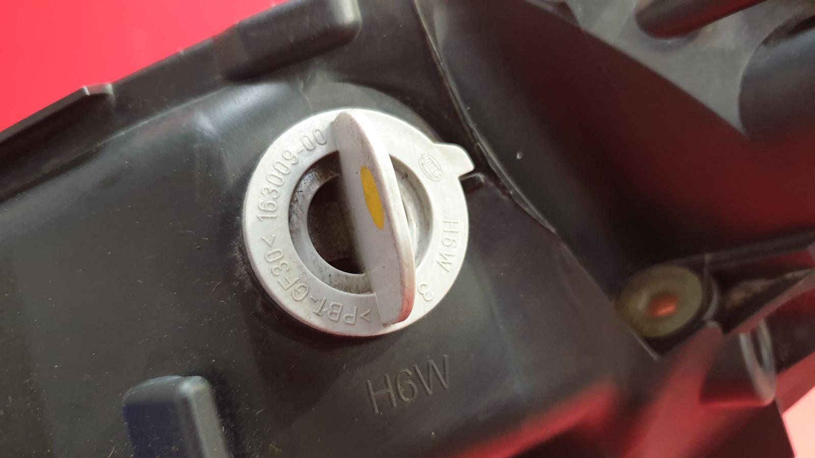 R Headlamp C4 Picasso Citroen 2013 