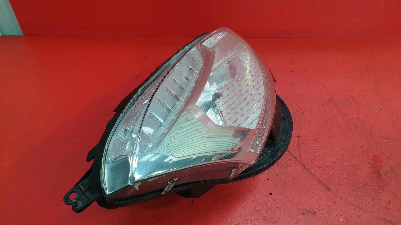 R Headlamp C4 Picasso Citroen 2013 