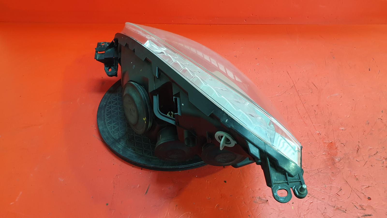 R Headlamp C4 Picasso Citroen 2013 