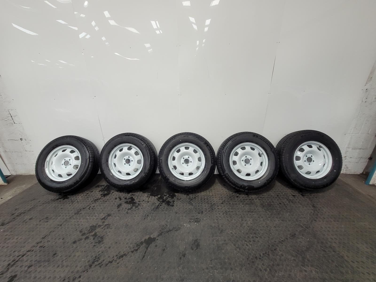 View Auto part Wheel Set Land Rover Defender 2024