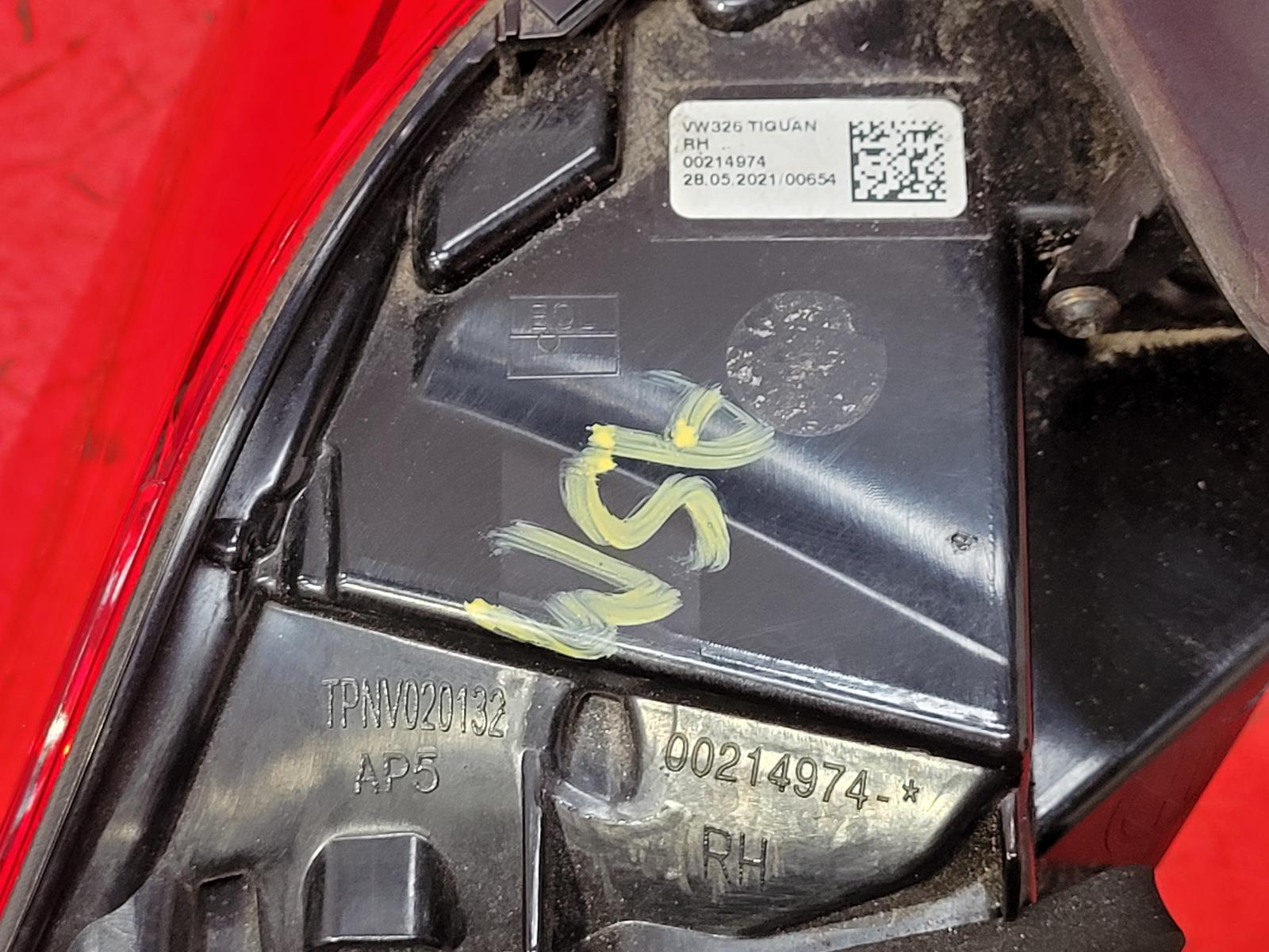 R Taillight Tiguan Volkswagen 2021 