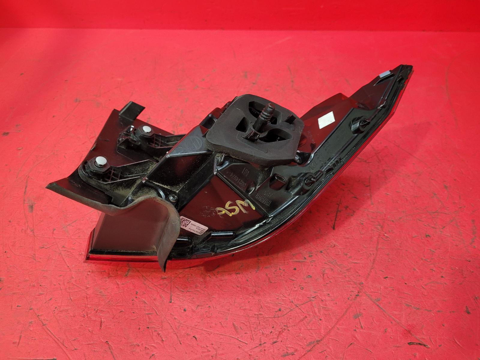 R Taillight Tiguan Volkswagen 2021 