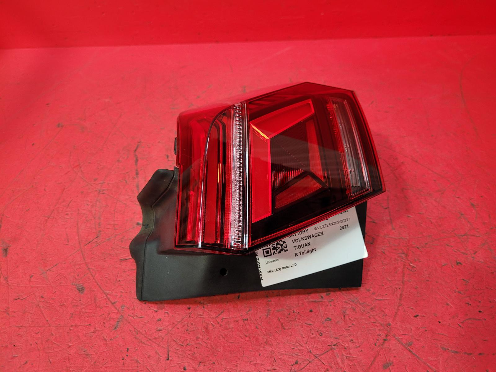 R Taillight Tiguan Volkswagen 2021 