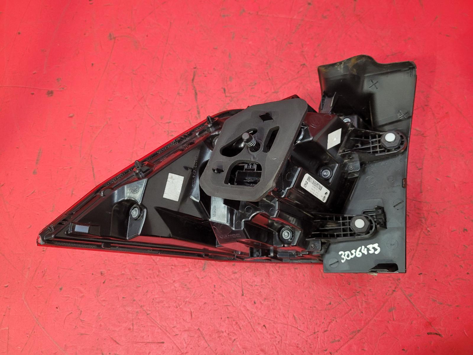 R Taillight Tiguan Volkswagen 2021