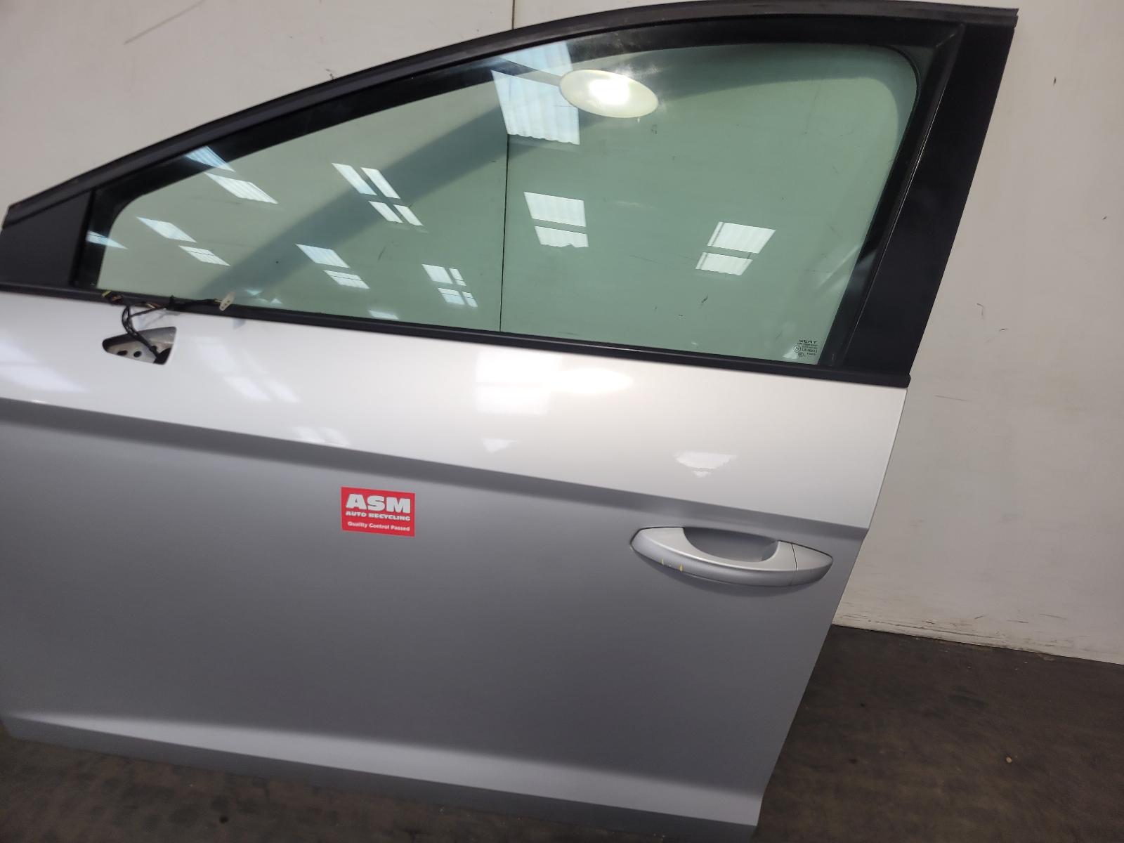 L Front Door Leon Seat 2014