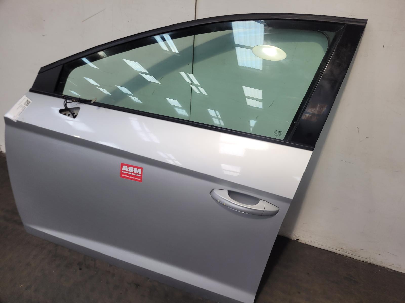 L Front Door Leon Seat 2014