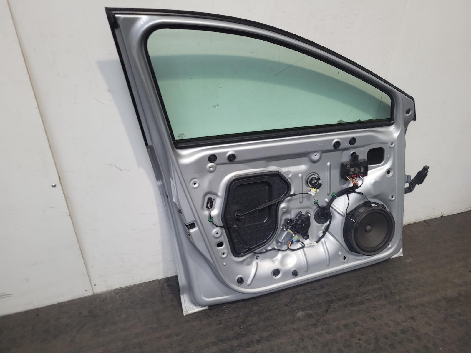 L Front Door Leon Seat 2014